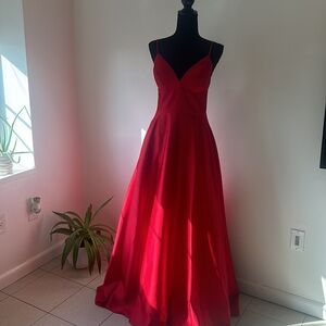 ✨Camille La Vie Formal  Red Gown✨ size 2